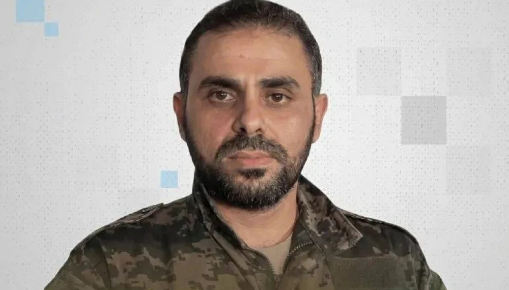 من وراء الملثم…! (د نقاب پوش تر شا…!)